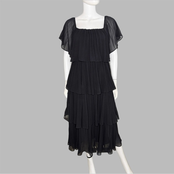 Forever 21 Dresses & Skirts - Forever 21 Black‎ Tiered Bohemian Midi Dress